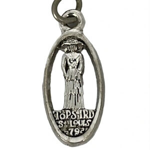 5/$25 VINTAGE 1979 TOPS Charm Pendant Silver Toned IRD-St.Louis